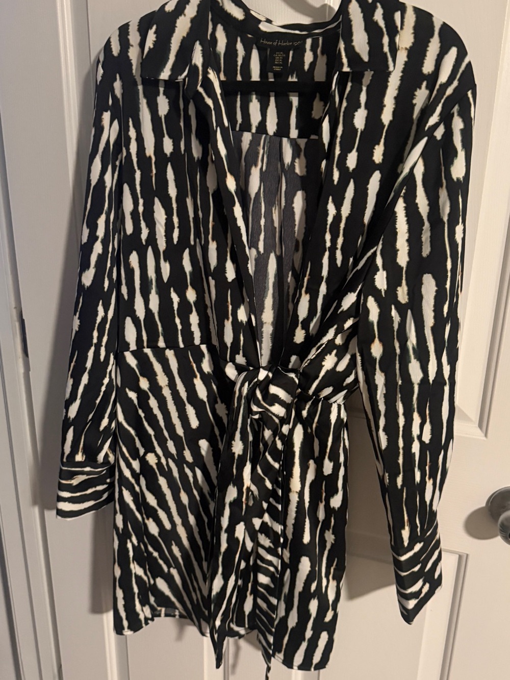 House of Harlow 1960 Black and White Abstract Satin Tie-Waist Jacket